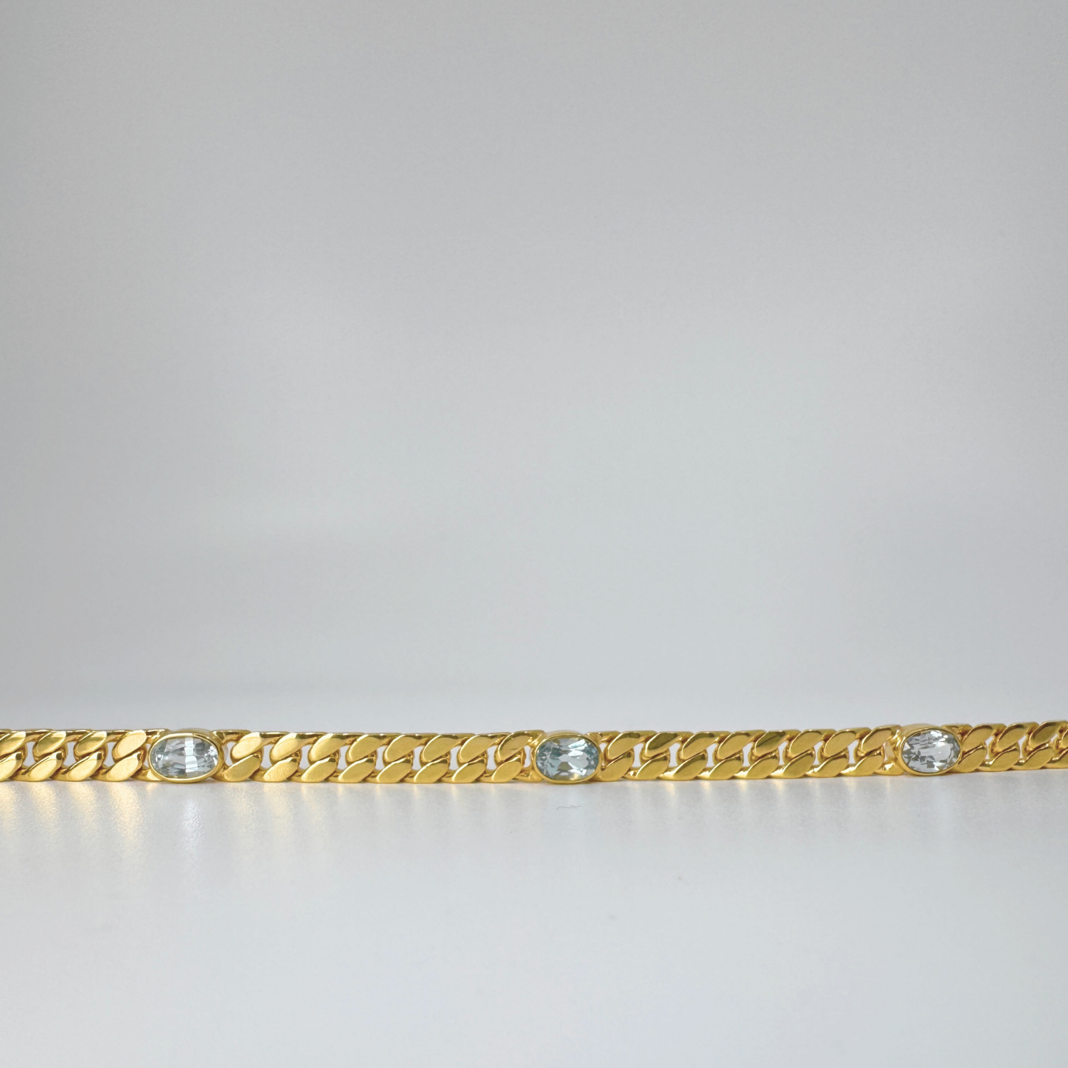 Pre Owned Armband aus 14 Karat Gelbgold mit 5 Aquamarinen - Neuwertig