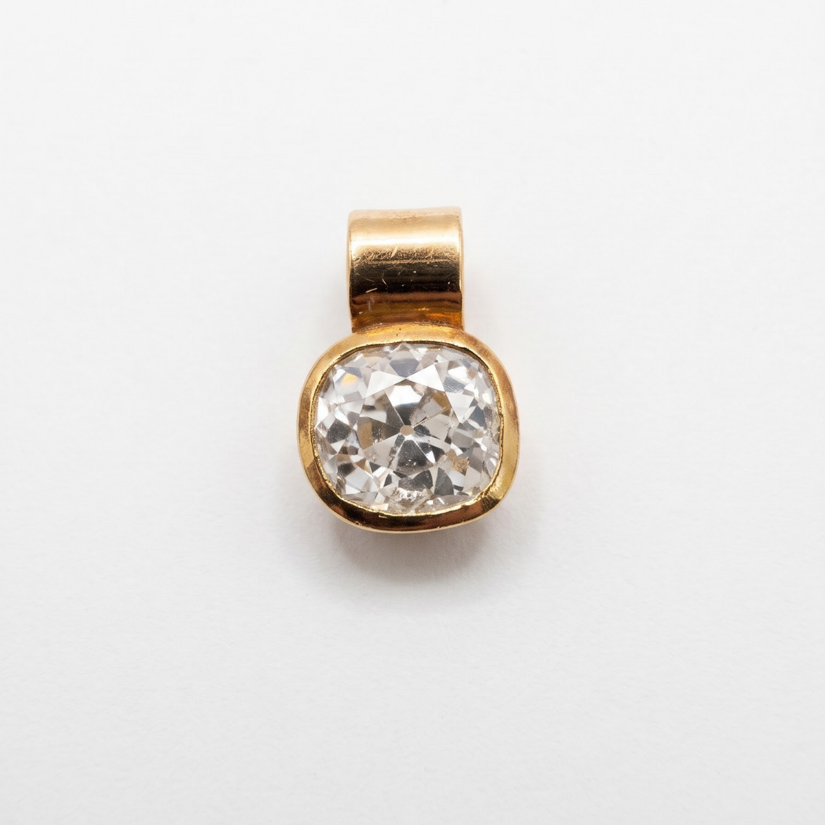 Pre Owned Anhänger mit ca.2ct Old Mine Cut Diamant in 750 Gelbgold gefasst