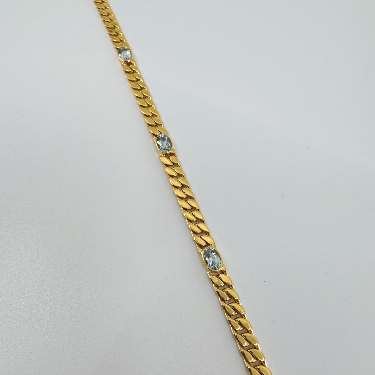 Pre Owned Armband aus 14 Karat Gelbgold mit 5 Aquamarinen - Neuwertig
