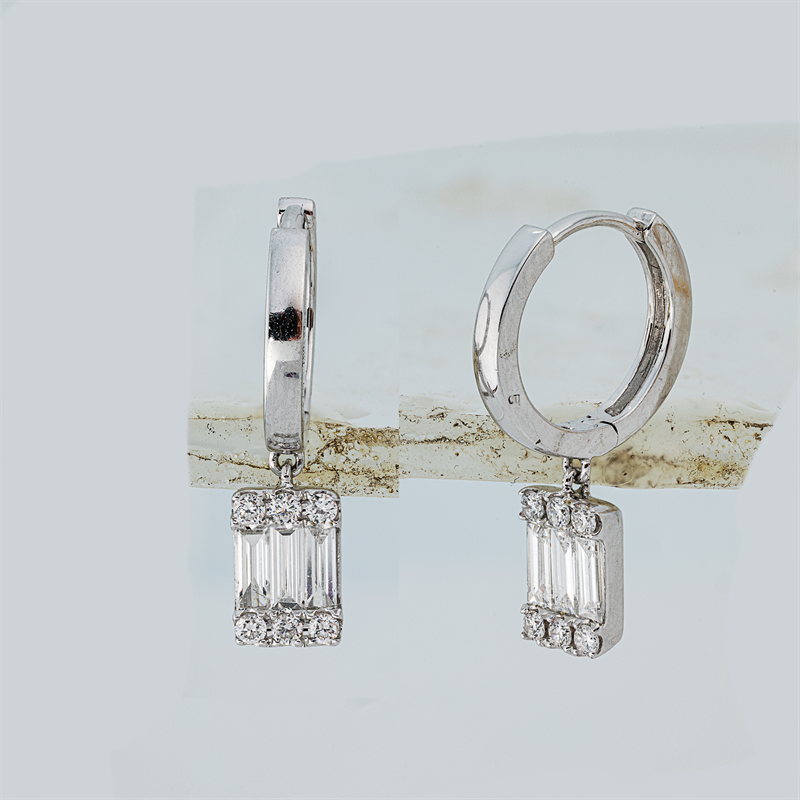 Buchstabe Ohrschmuck