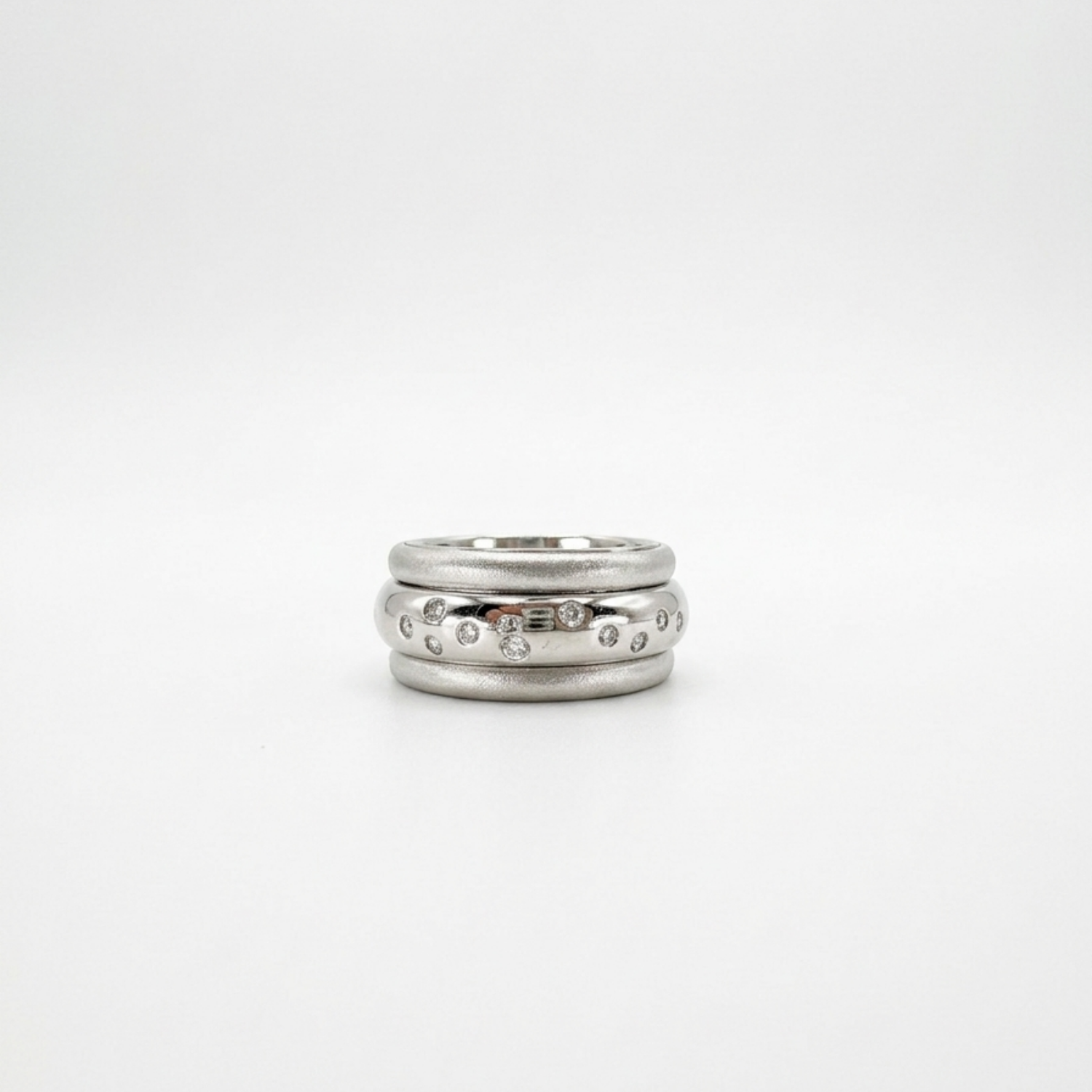 Pre Owned Drehring aus 585 Weißgold mit 15 Brillanten