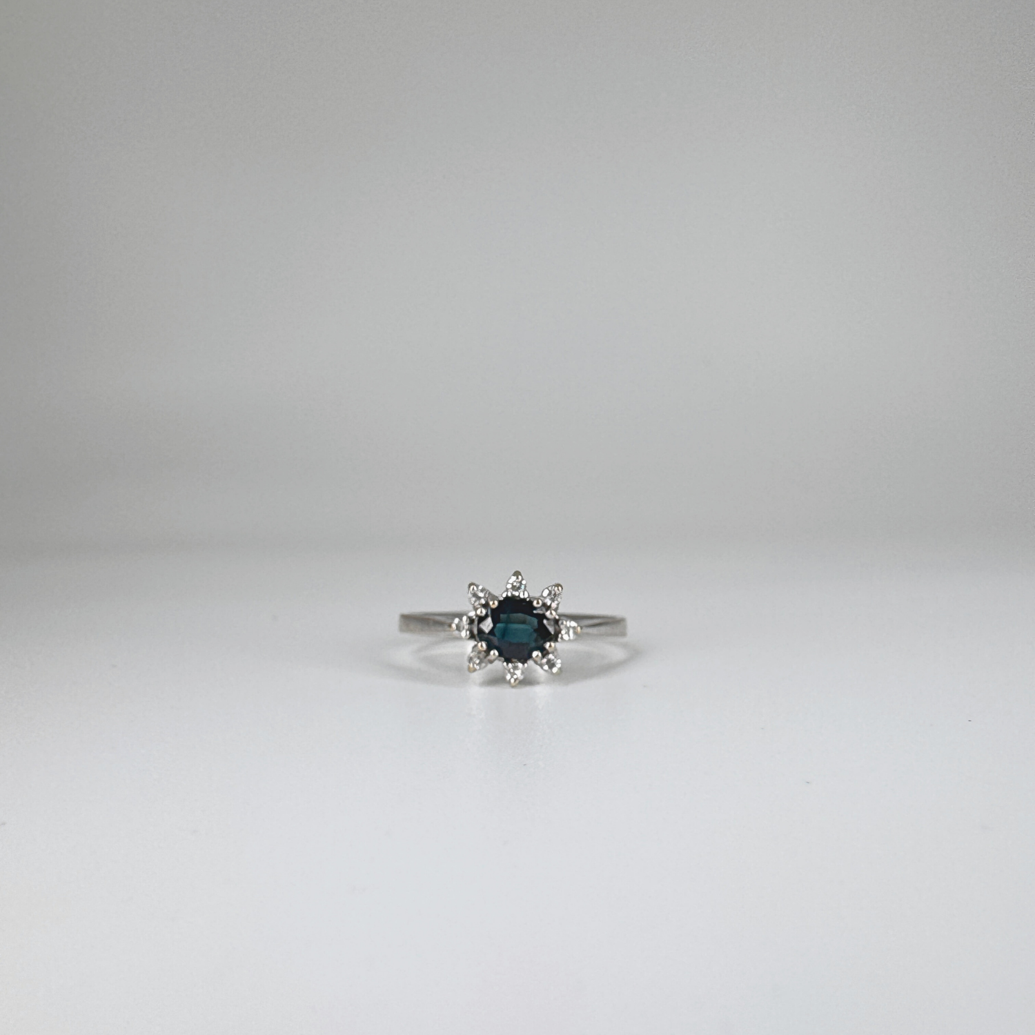 Klassischer Pre Owned Saphir-Ring