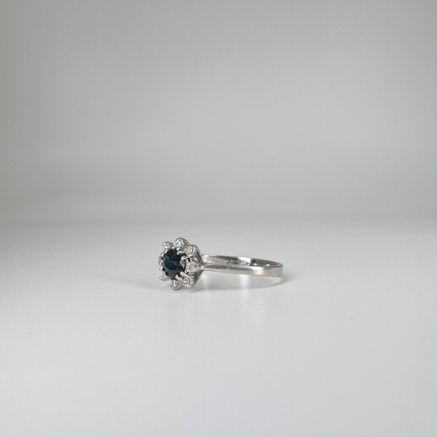Klassischer Pre Owned Saphir-Ring