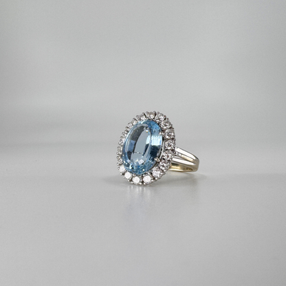 Exklusiver Pre Owned Ring aus 18 Karat Weißgold mit 1 Aquamarin und 18 Brillanten