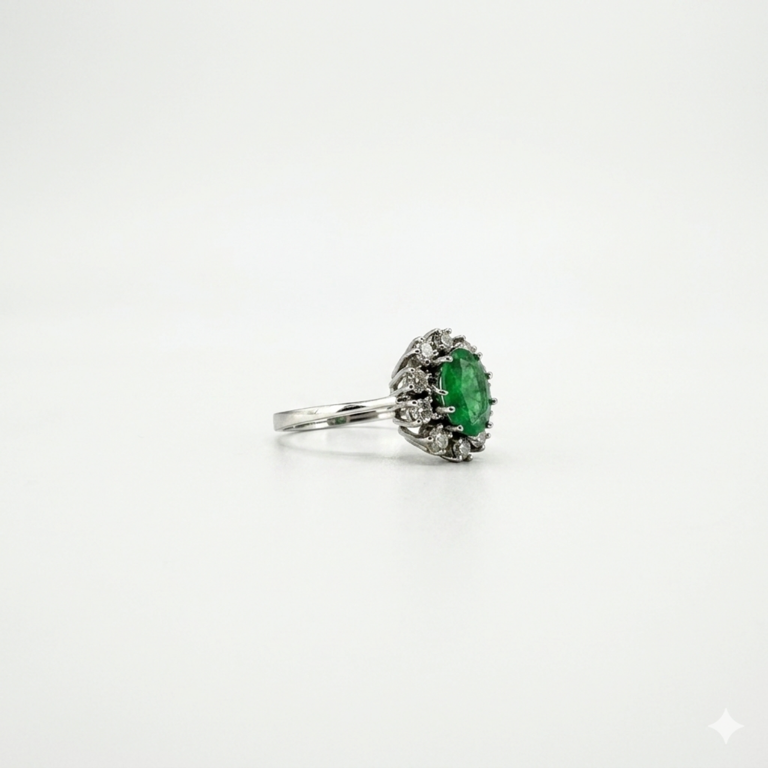 Pre Owned Ring in 14Karat Weißgold mit Smarags und ca.1,00ct Brillanten