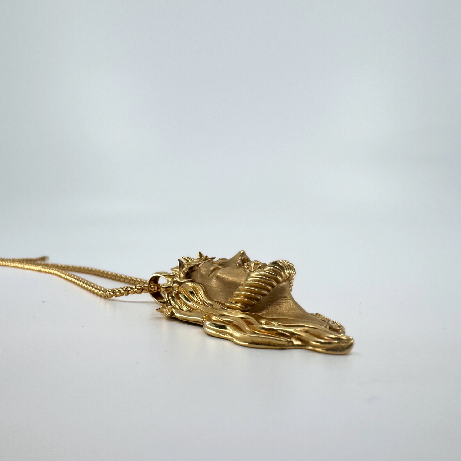 Pre Owned Collier mit Jesus- Anhänger 18 Karat Gelbgold