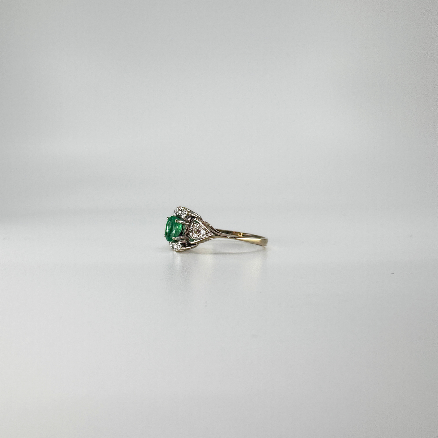 Pre Owned Ring 585 mit 1 Smaragd und 16 Brillanten
